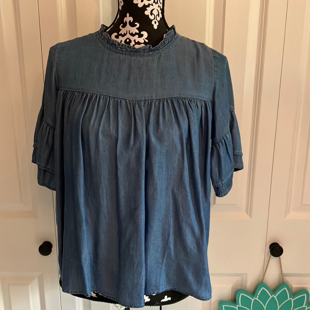 Boho light cotton “jean” ruffled top with short ruffled sleeves.